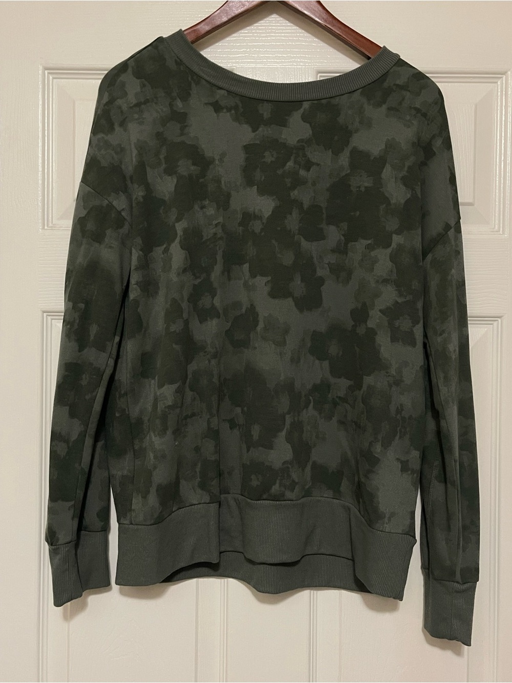 Mondetta women's Olive Green Patterned Crewneck Sweater